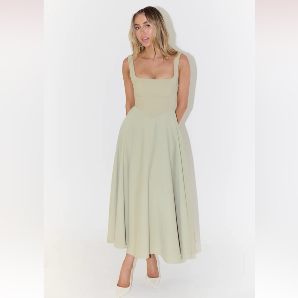 Oddmuse sage midi dress